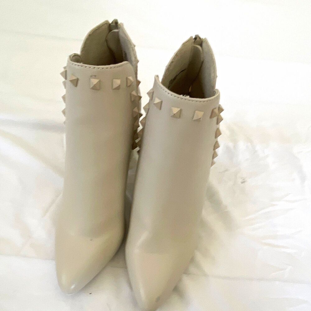 Sugar Women's Beige Faux Leather Studded Pointed Toe Side Zip Bootie 9.5